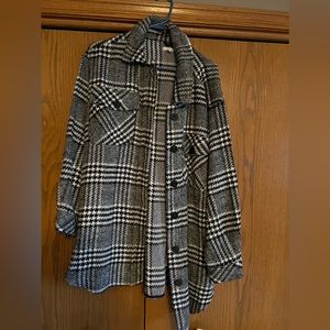 Maurice’s black and white Shacket size large